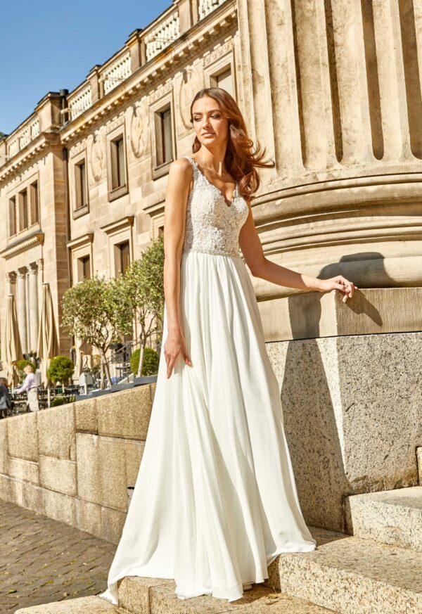 Brautkleid mit Chiffon Rock in Aschaffenburg. Schlichte Brautmode Aschaffenburg