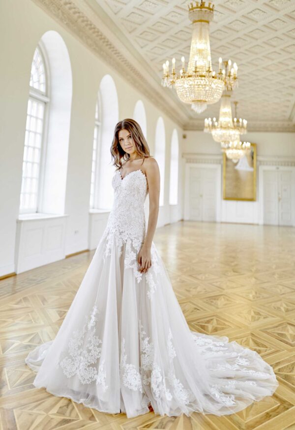 Fit and Flair Brautkleid